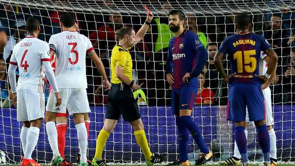 Barca Memimpin 1-0, Pique Dikartu Merah Barca Memimpin 1-0, Pique Dikartu Merah