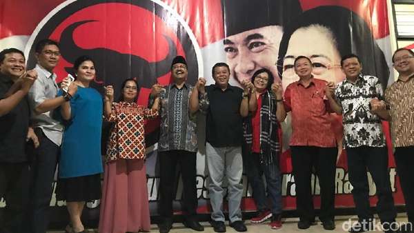 Giliran Gus Ipul Bertandang ke Kantor PDIP Jatim Giliran Gus Ipul Bertandang ke Kantor PDIP Jatim