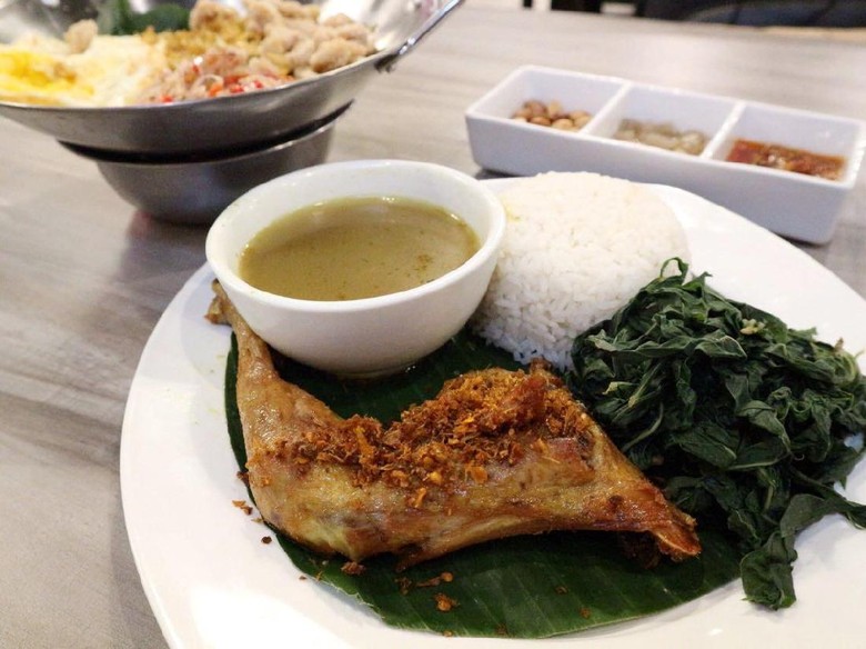 Ayam Betutu Ibu Putu: Makan Siang Kenyang dengan Ayam Betutu Goreng yang Sedap Ayam Betutu Ibu Putu: Makan Siang Kenyang dengan Ayam Betutu Goreng yang Sedap