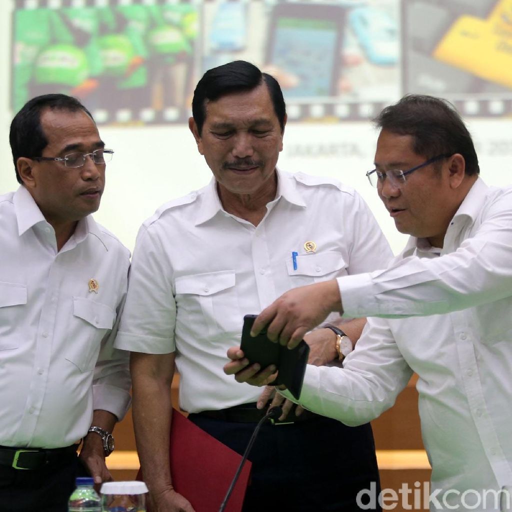 Ini Larangan Buat Go-Jek Cs di Revisi Aturan Taksi Online Ini Larangan Buat Go-Jek Cs di Revisi Aturan Taksi Online