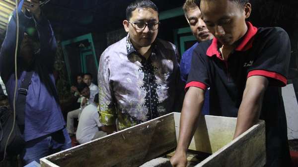 Fadli Zon: Kenapa Batu Akik Tak Dipakai Cendera Mata Asian Games? Fadli Zon: Kenapa Batu Akik Tak Dipakai Cendera Mata Asian Games?