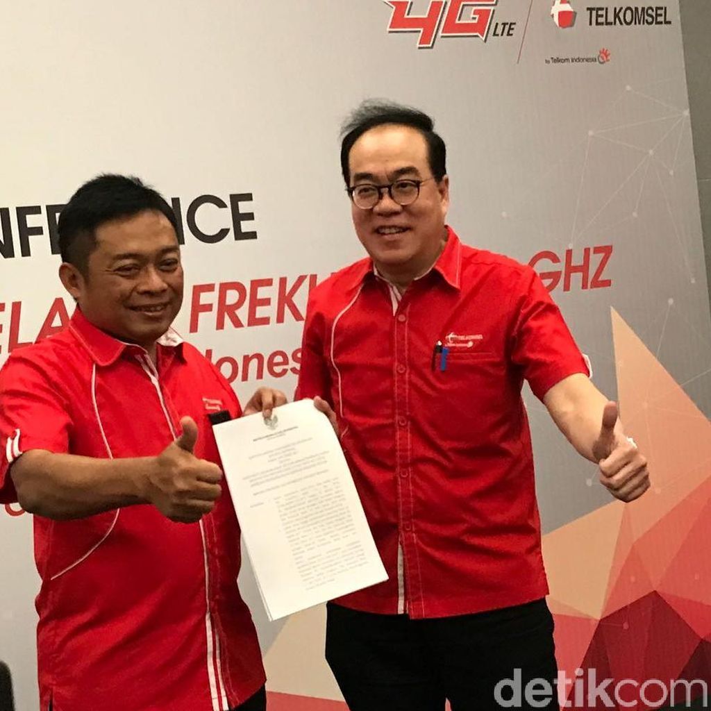Telkomsel Targetkan Registrasi SIM Card Selesai Februari Telkomsel Targetkan Registrasi SIM Card Selesai Februari