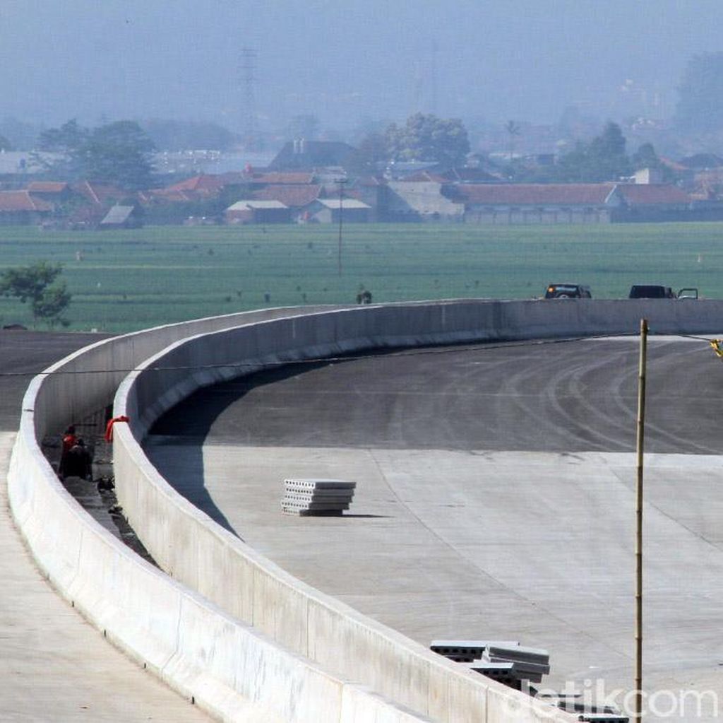 Faktor Cuaca Hin gga Lahan Bikin Operasi Tol Jokowi Kerap Molor Faktor Cuaca Hingga Lahan Bikin Operasi Tol Jokowi Kerap Molor