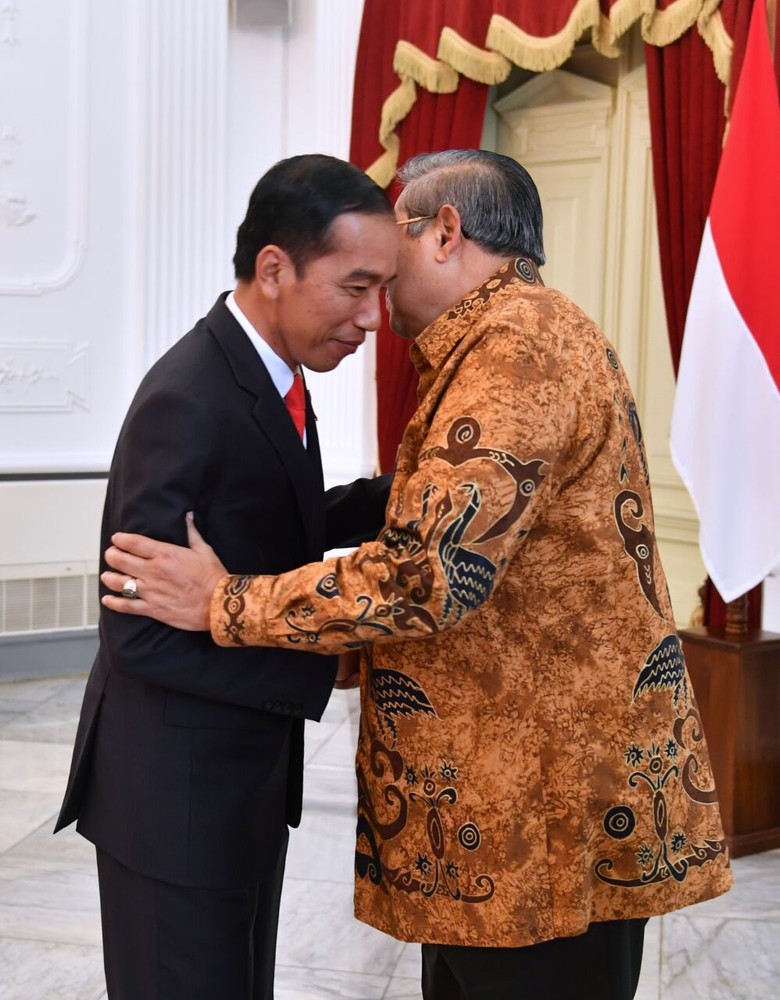 Foto: Senyum dan Santainya Obrolan Jokowi-SBY di Istana