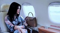 Syahrini Bawa Fans Terbang Naik Helikopter