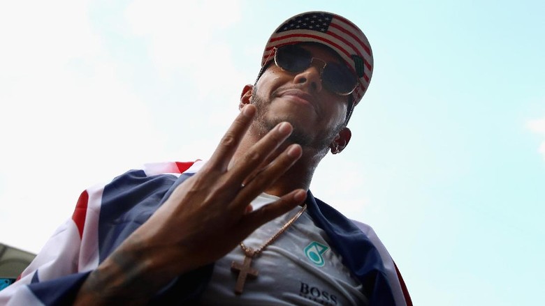 Hamilton Santai soal Kontrak, Begitu Juga Mercedes Hamilton Santai soal Kontrak, Begitu Juga Mercedes