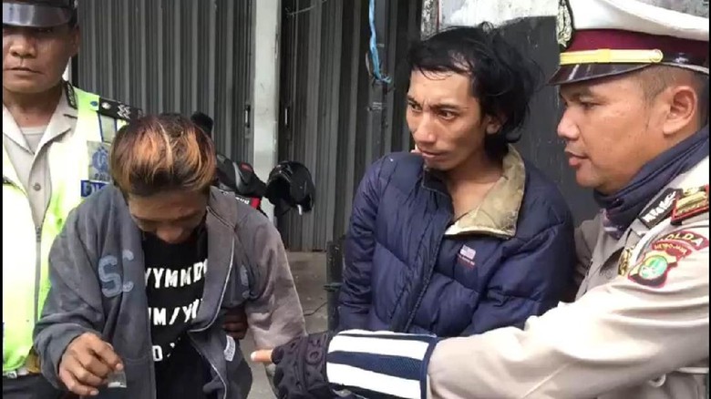 Mabuk dan Bawa Sabu, 2 Pria Kabur Saat Razia Operasi Zebra Mabuk dan Bawa Sabu, 2 Pria Kabur Saat Razia Operasi Zebra