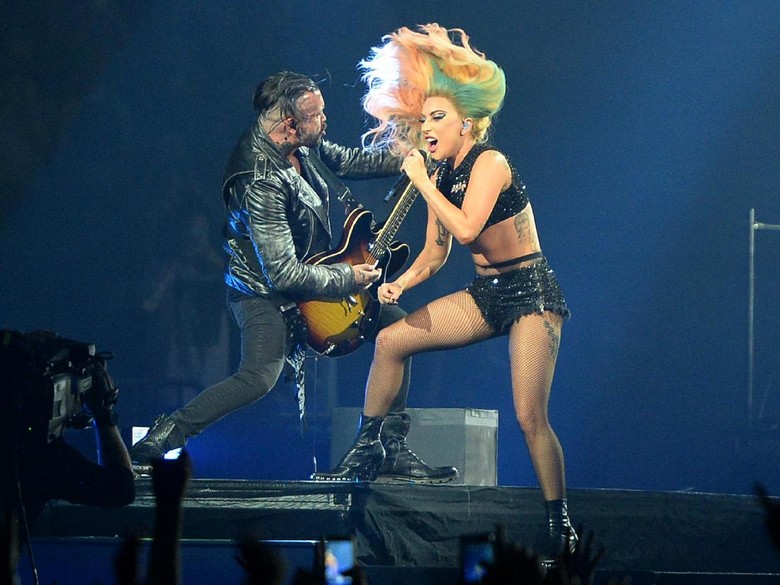 Lady Gaga Kirimkan Demo untuk Lagu Tema Piala Dunia 2018 Lady Gaga Kirimkan Demo untuk Lagu Tema Piala Dunia 2018
