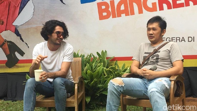 Reza Rahadian Buka Suara Mengenai Pujian Hanung Bramantyo Reza Rahadian Buka Suara Mengenai Pujian Hanung Bramantyo
