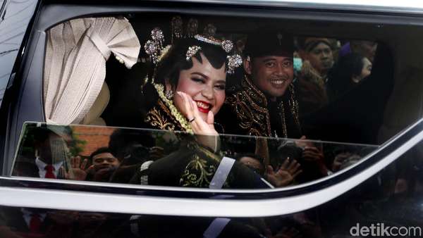 Daftar Tarif Sewa Innova Hingga Alphard Selama Acara Jokowi Mantu Daftar Tarif Sewa Innova Hingga Alphard Selama Acara Jokowi Mantu
