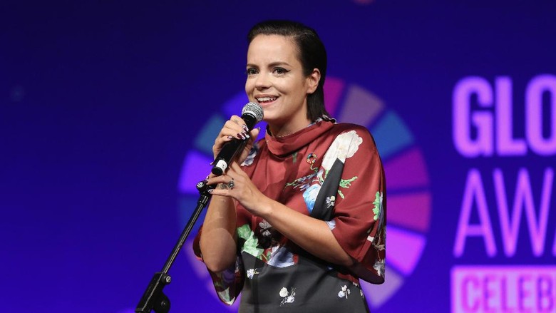 Lily Allen Rilis Buku Memoar Natal 2018 Lily Allen Rilis Buku Memoar Natal 2018