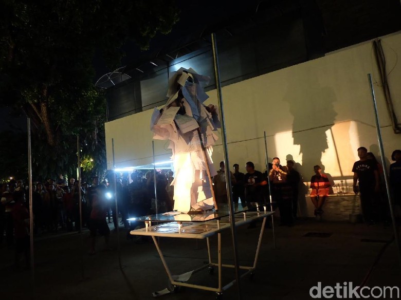 Pertunjukan Momen Metode Buka Festival Teater Jakarta 2017 Pertunjukan Momen Metode Buka Festival Teater Jakarta 2017
