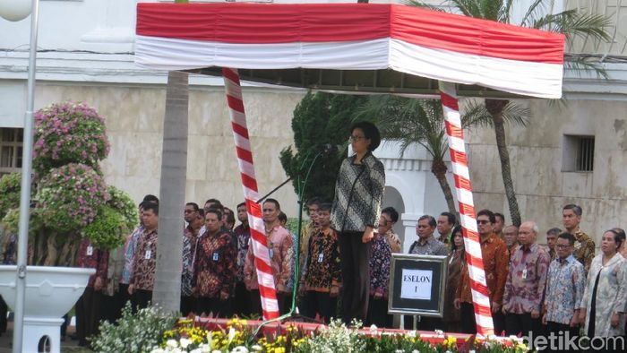 Sri Mulyani pimpin upacara Hari Pahlawan (Foto: Ardan Adhi Chandra-detikFinance) Sri Mulyani pimpin upacara Hari Pahlawan (Foto: Ardan Adhi Chandra-detikFinance)