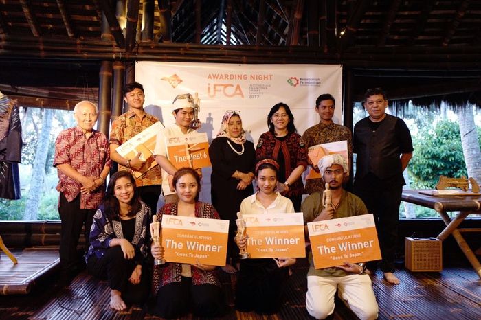 Penganugerahan Pemenang Indonesian Fashion and Craft Award (IFCA) 2017 di Bali (Dok. Kemenperin) Penganugerahan Pemenang Indonesian Fashion and Craft Award (IFCA) 2017 di Bali (Dok. Kemenperin)