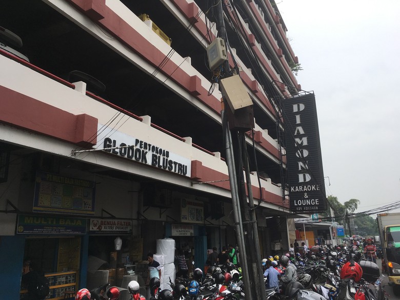 Belum Ditutup Pemprov DKI, Karaoke Diamond Sudah Tak Beroperasi Belum Ditutup Pemprov DKI, Karaoke Diamond Sudah Tak Beroperasi
