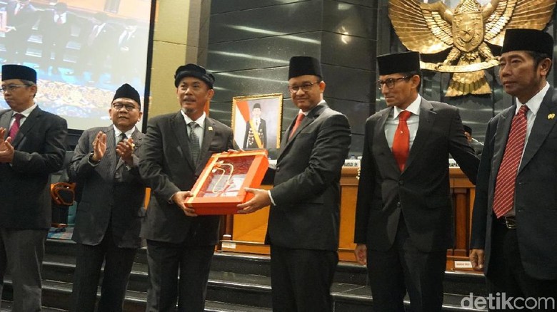 Ketua DPRD Balas Pantun: Rakyat Tak Sabar agar Anies Tepati Janji Ketua DPRD Balas Pantun: Rakyat Tak Sabar agar Anies Tepati Janji