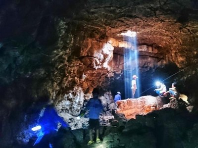 Penampakan Cahaya Surga di Gua Pandan Penampakan Cahaya Surga di Gua Pandan