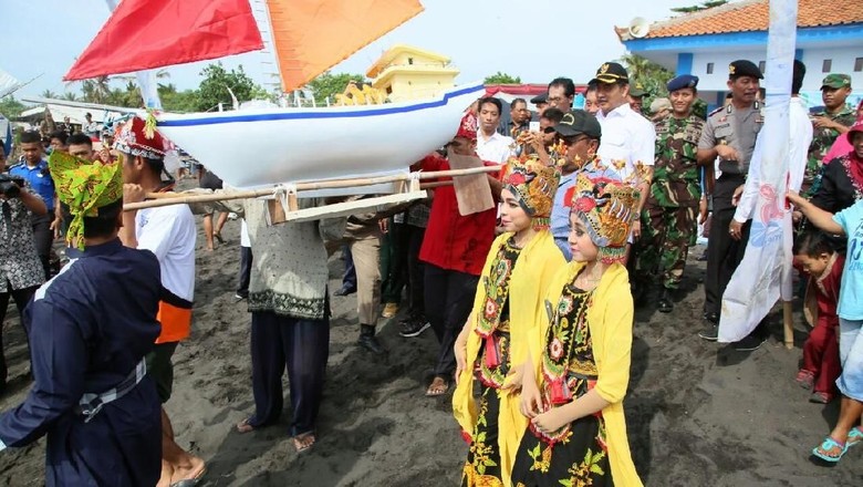 Rebo Pungkasan, Tradisi Syukuran Melimpahnya Ikan di Banyuwangi Rebo Pungkasan, Tradisi Syukuran Melimpahnya Ikan di Banyuwangi
