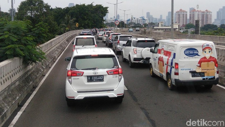 Warga Mengeluh TransJ Ragunan-Monas via Antasari Ditempuh 1,5 Jam Warga Mengeluh TransJ Ragunan-Monas via Antasari Ditempuh 1,5 Jam