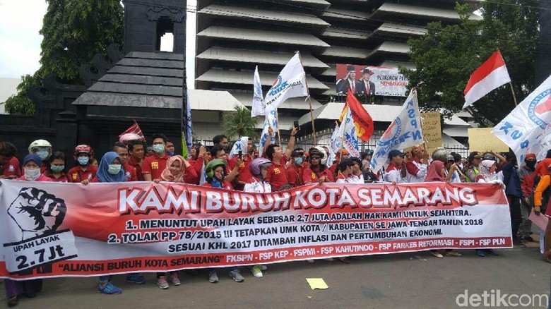 Buruh Kota Semarang Tuntut Upah Rp 2,7 Juta Buruh Kota Semarang Tuntut Upah Rp 2,7 Juta