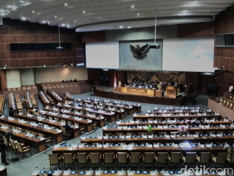 Interupsi di Paripurna, Anggota DPR Kecam Aksi KKB di Papua Interupsi di Paripurna, Anggota DPR Kecam Aksi KKB di Papua