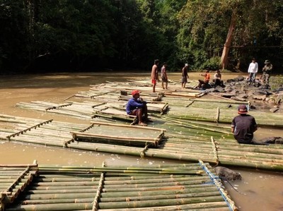Sudah Coba Rafting dengan Bambu? Seru Habis! Sudah Coba Rafting dengan Bambu? Seru Habis!