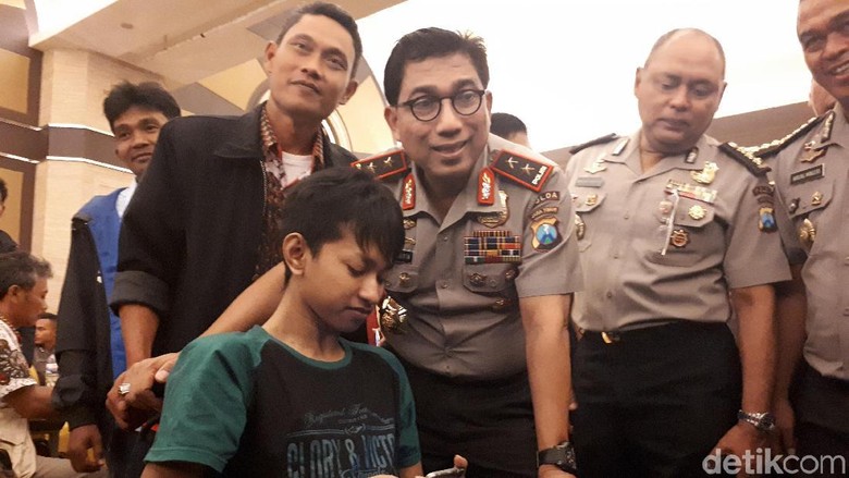 Tim Cyber Patrol Polda Jatim Awasi Medsos Saat Pilkada 2018 Tim Cyber Patrol Polda Jatim Awasi Medsos Saat Pilkada 2018