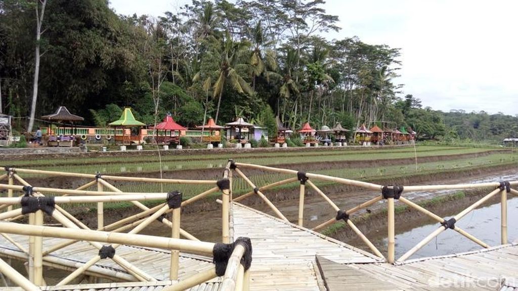 Berkunjung ke Desa dengan Deretan Gazebo Cantik di Semarang Berkunjung ke Desa dengan Deretan Gazebo Cantik di Semarang