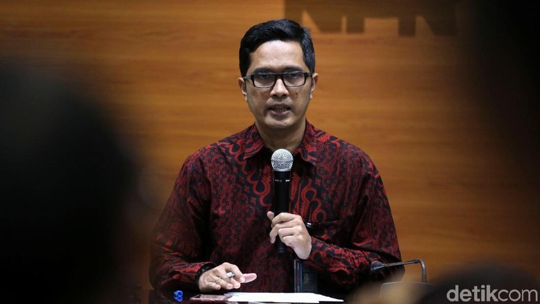 KPK Minta Fredrich Tak Jadikan Sidang Etik Alasan Tunda Pemeriksaan KPK Minta Fredrich Tak Jadikan Sidang Etik Alasan Tunda Pemeriksaan
