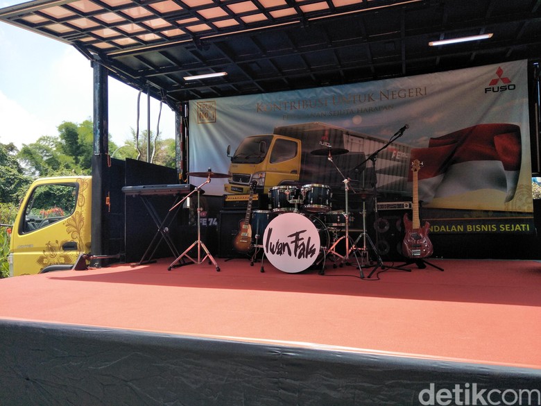 Meski Hujan, Roadshow Iwan Fals Akan Tetap Jalan Meski Hujan, Roadshow Iwan Fals Akan Tetap Jalan