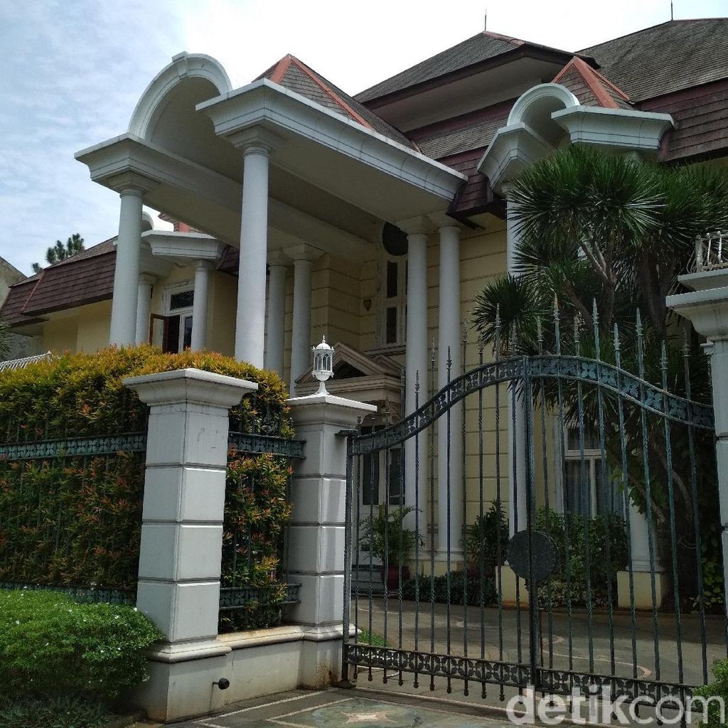 Ini Bedanya Rumah Novanto dengan Rumah Miliuner Dunia Ini Bedanya Rumah Novanto dengan Rumah Miliuner Dunia