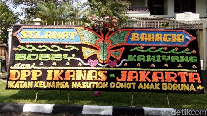Foto: Karangan bunga untuk Kahiyang-Bobby (Istimewa) Foto: Karangan bunga untuk Kahiyang-Bobby (Istimewa)