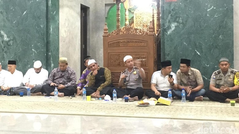 Kawal Pengajian Felix Siauw, FPI: Mari Kita Ber-Bhinneka Tunggal Ika Kawal Pengajian Felix Siauw, FPI: Mari Kita Ber-Bhinneka Tunggal Ika