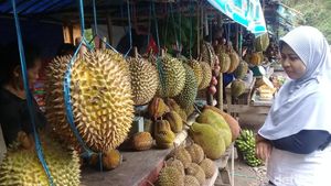 Asyik, Berwisata Sambil Berburu Durian di Telaga Ngebel Ponorogo