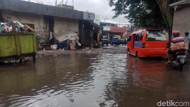 Respons Binamarga Kota Sukabumi Soal Jalan yang Mirip Kolam