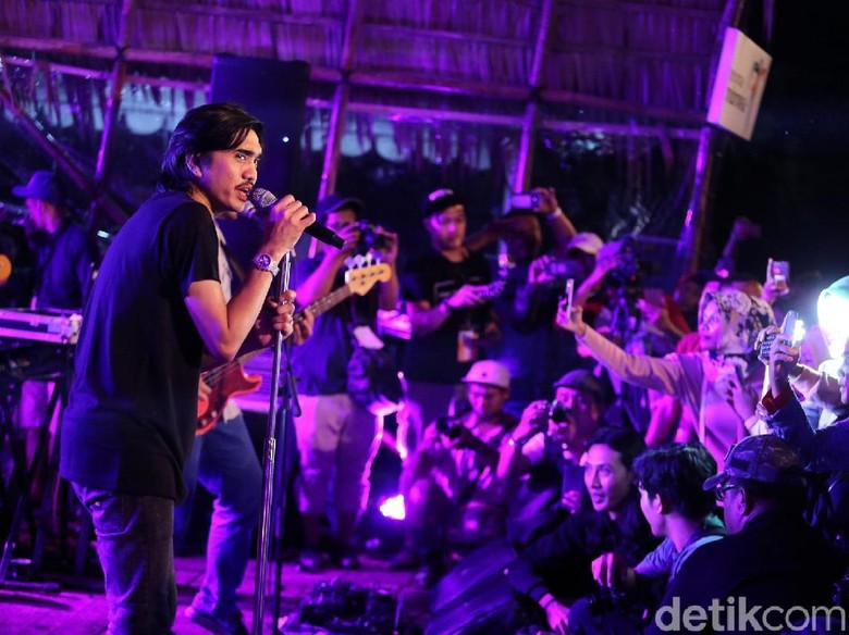 Apa Sih Susahnya Jadi Band Indie, Sheila On 7? Apa Sih Susahnya Jadi Band Indie, Sheila On 7?