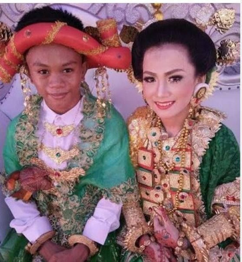 Heboh Foto ABG 16 Tahun Menikah, KPAI: Sangat Memprihatinkan Heboh Foto ABG 16 Tahun Menikah, KPAI: Sangat Memprihatinkan