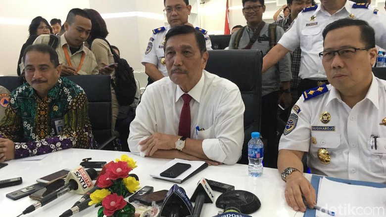 Erupsi Gunung Agung, Luhut: Jangan Ada Turis yang Dipersulit Erupsi Gunung Agung, Luhut: Jangan Ada Turis yang Dipersulit
