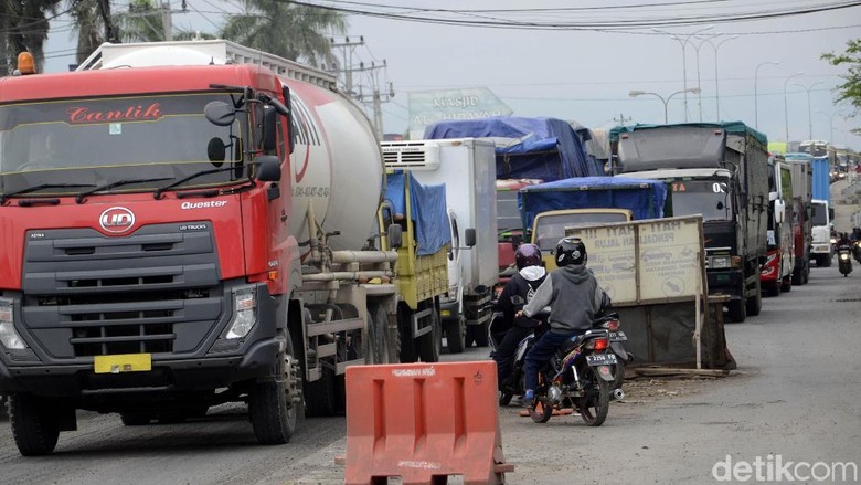 Jembatan Ampel Pantura Pekalongan Dibuka, Arus Lalin Merayap Jembatan Ampel Pantura Pekalongan Dibuka, Arus Lalin Merayap