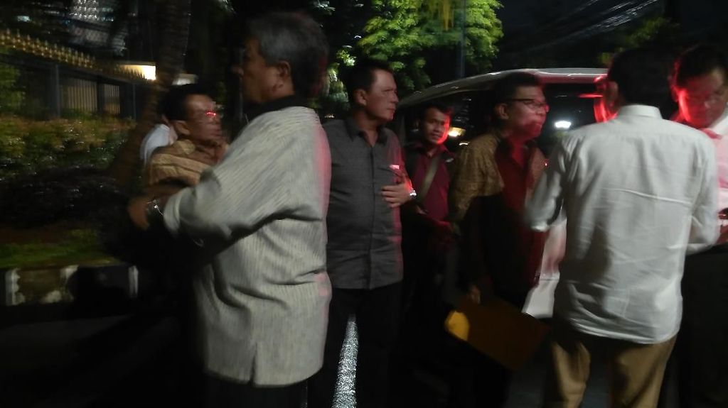 18 DPD I Golkar Adakan Pertemuan di Rumah Dinas Airlangga