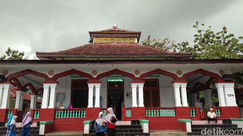 Masjid Tua di Cirebon Ini Simbol Kerukunan Sejak Zaman Penjajahan Masjid Tua di Cirebon Ini Simbol Kerukunan Sejak Zaman Penjajahan