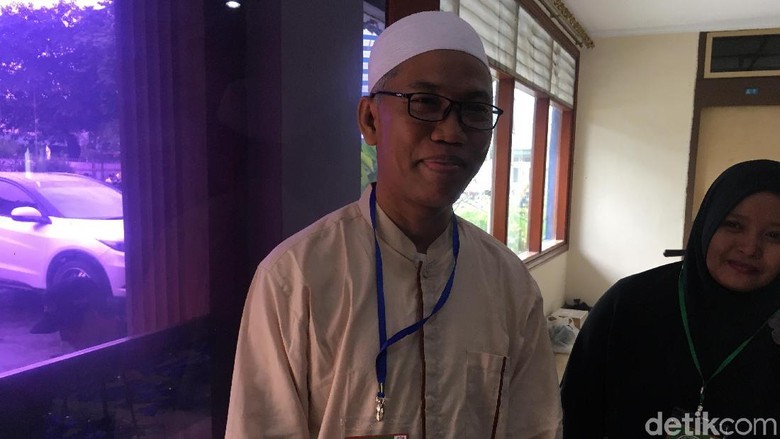 Berbaju Koko dan Kopiah Putih, Buni Yani Tiba di Kongres 212 Berbaju Koko dan Kopiah Putih, Buni Yani Tiba di Kongres 212