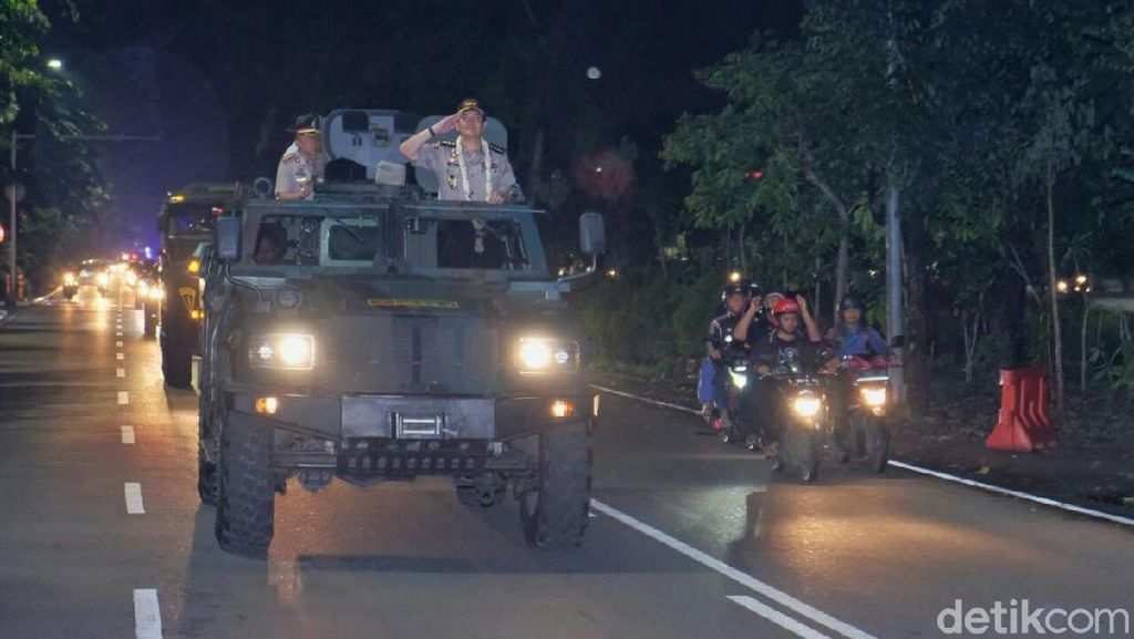 Foto: Keren, Ini Cara TNI Lepas Kapolrestabes Surabaya