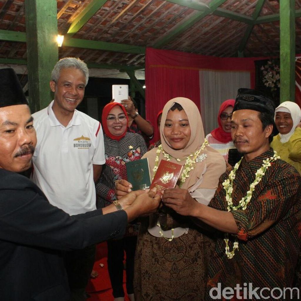 Ketika Gubernur Ganjar Mendadak Ditodong Jadi Saksi Nikah di Desa Ketika Gubernur Ganjar Mendadak Ditodong Jadi Saksi Nikah di Desa