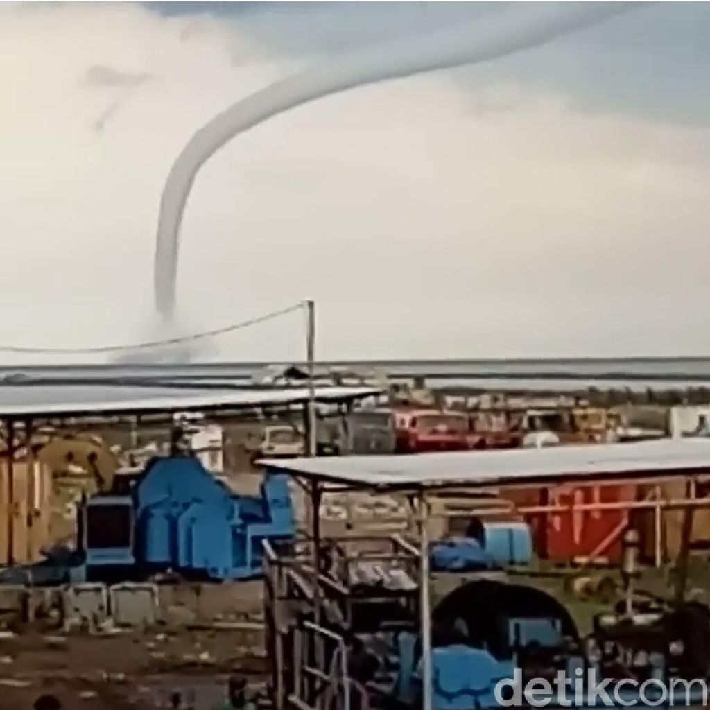 Penampakan Tornado di Cirebon Ternyata Bukan yang Pertama Penampakan Tornado di Cirebon Ternyata Bukan yang Pertama