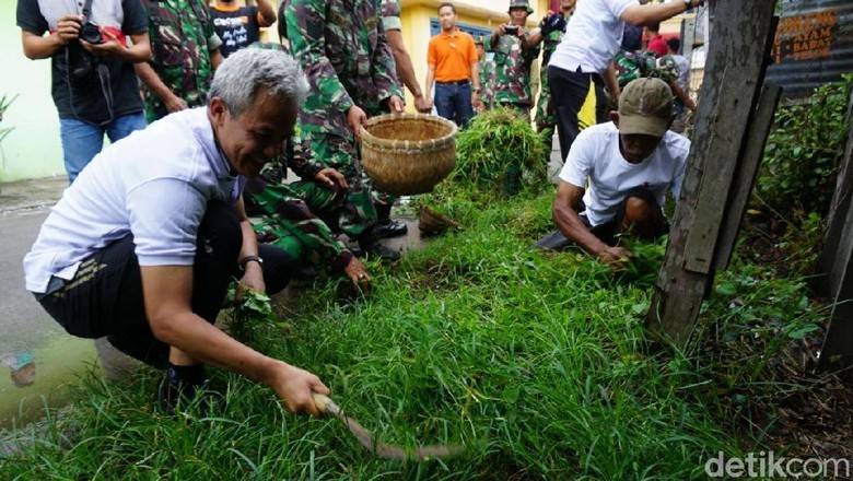 Gowes 37 Km ke Demak, Ganjar Bersih-bersih Sungai Gowes 37 Km ke Demak, Ganjar Bersih-bersih Sungai