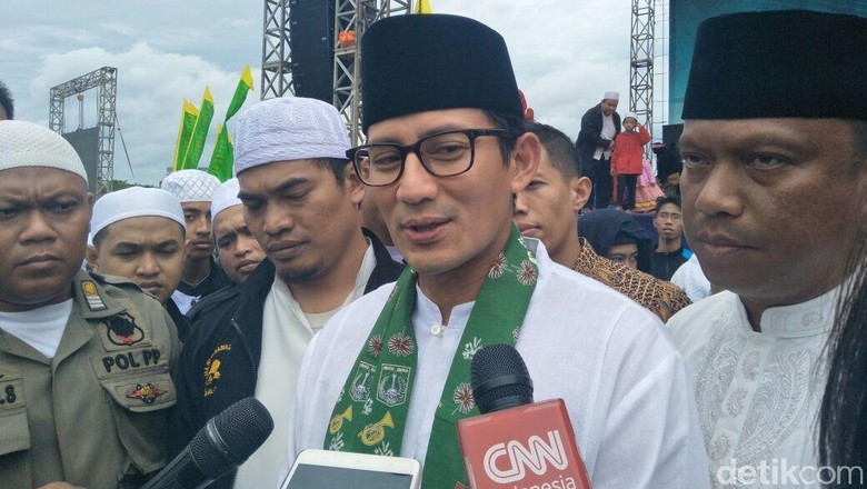 Sandi Masih Pertimbangkan Atraksi Budaya di Atas Trotoar Sandi Masih Pertimbangkan Atraksi Budaya di Atas Trotoar