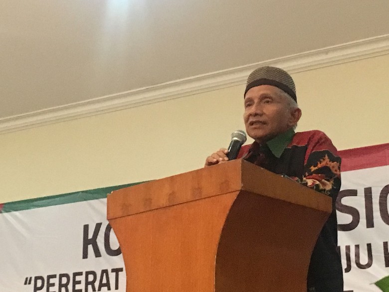 Jokowi Bagi-bagi Sertifikat Tanah, Amien Rais: Pengibulan! Jokowi Bagi-bagi Sertifikat Tanah, Amien Rais: Pengibulan!
