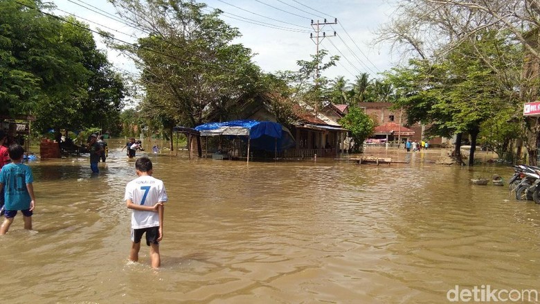 1 Rumah di Aceh Utara Hanyut Akibat Tanggul Sungai Samudera Jebol 1 Rumah di Aceh Utara Hanyut Akibat Tanggul Sungai Samudera Jebol