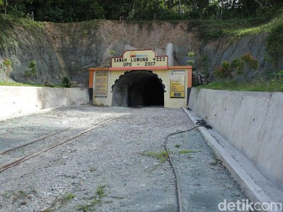 Wisata ke Dalam Perut Bumi di Sawahlunto Wisata ke Dalam Perut Bumi di Sawahlunto